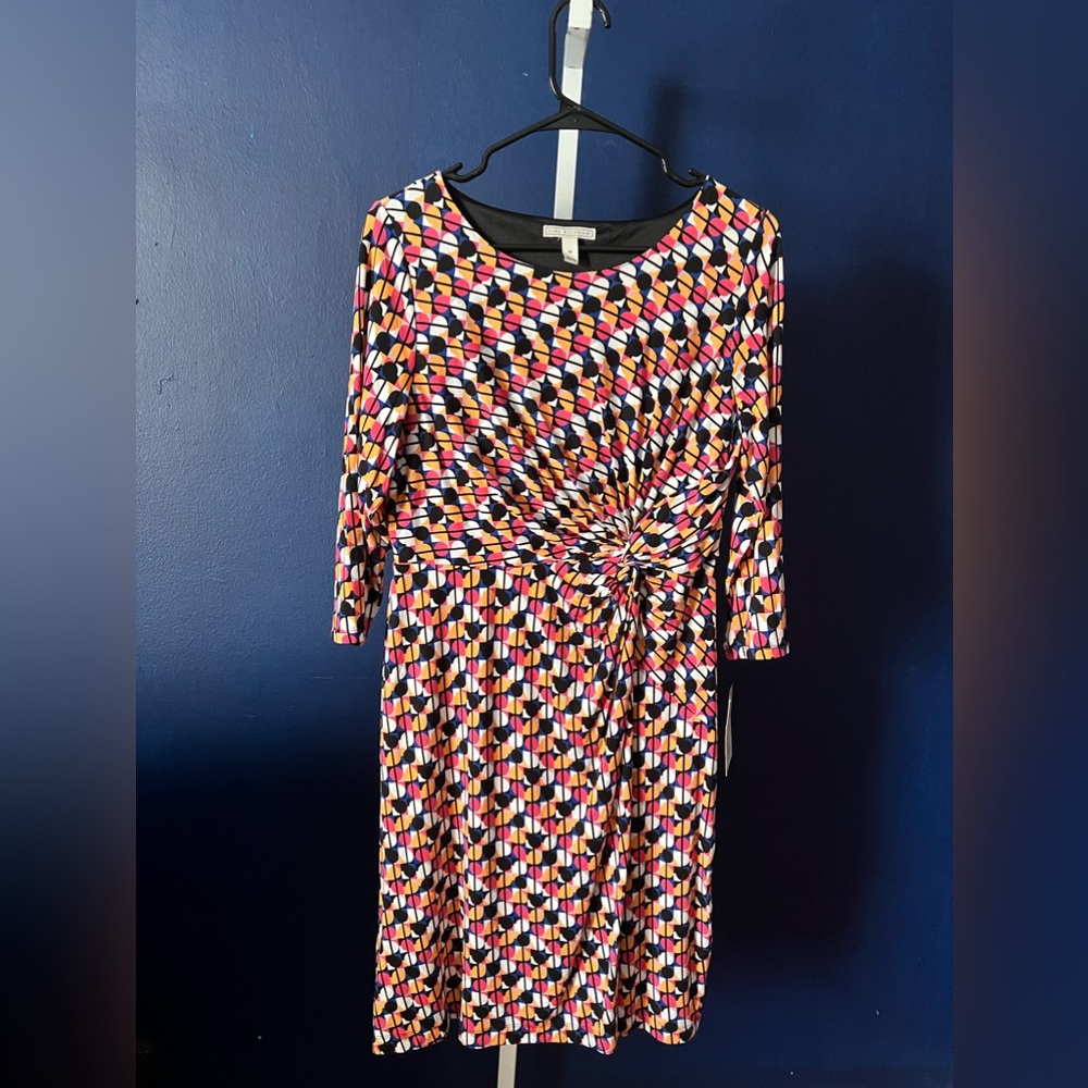 New Dana Buchman size medium Ruched side stretch knit print 3/4 sleeve Dress